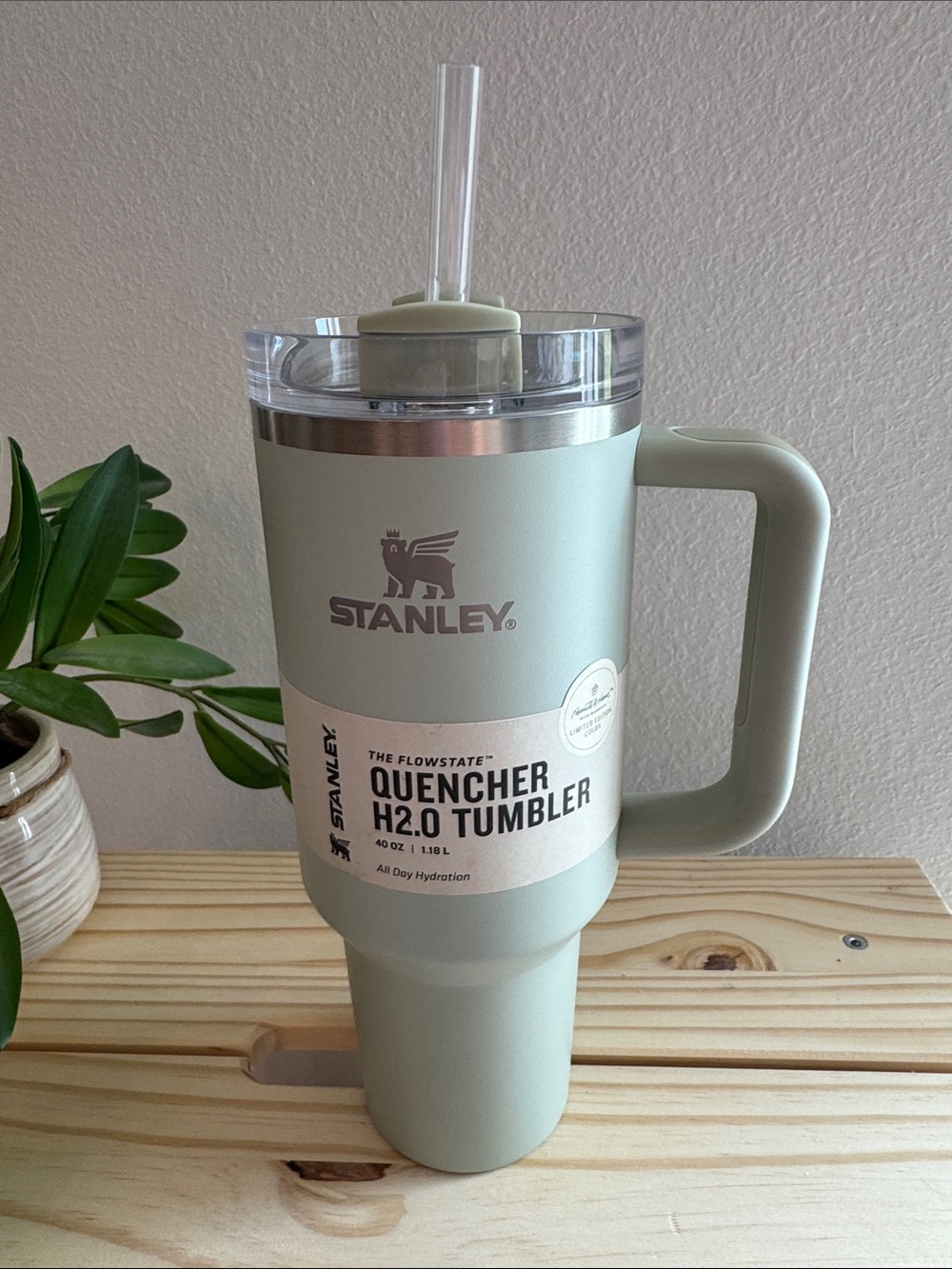 Stanley Gray Quencher H2.0 Tumbler with Clear Lid and Straw